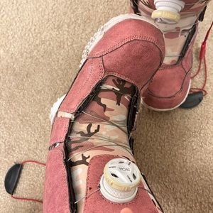 DC snowboard women boots size 5